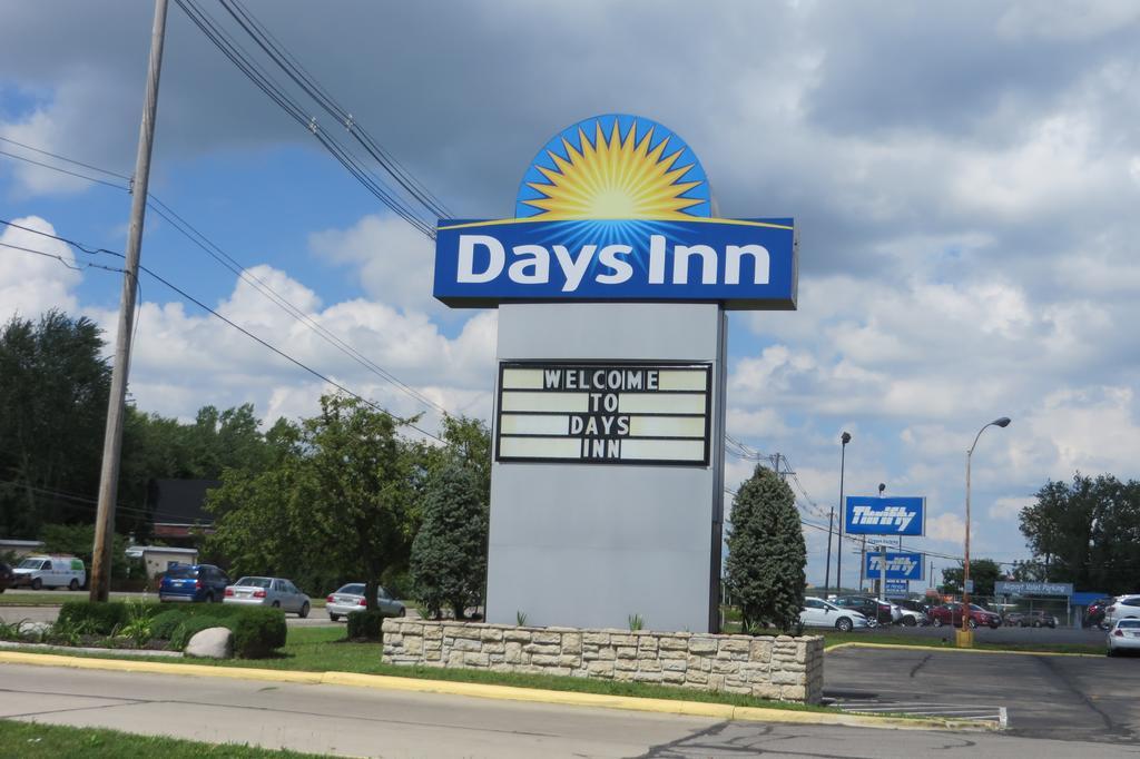 Days Inn By Wyndham Columbus Airport Exteriör bild